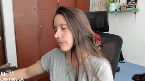 Snapshot of thetropicalseduction chatting on 5, 1, 2026 Nicole online show from 5, 1, 2026