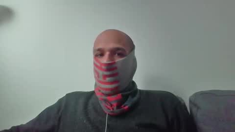 Snapshot of thetubedscarfguy chatting on 4, 11, 2025 Scarf guy online show from 4, 11, 2025