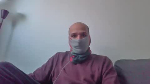 Snapshot of thetubedscarfguy chatting on 26, 11, 2025 Scarf guy online show from 26, 11, 2025