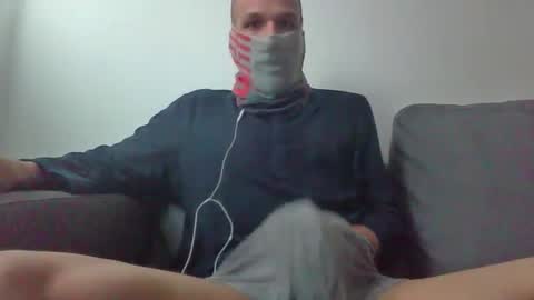 Snapshot of thetubedscarfguy chatting on 25, 3, 2026 Scarf guy online show from 25, 3, 2026