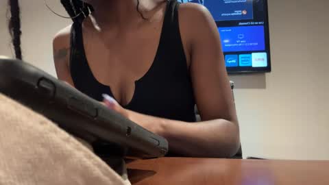 Snapshot of thevixensapphire chatting on 15, 4, 2026 Sapphire the Vixen online show from 15, 4, 2026