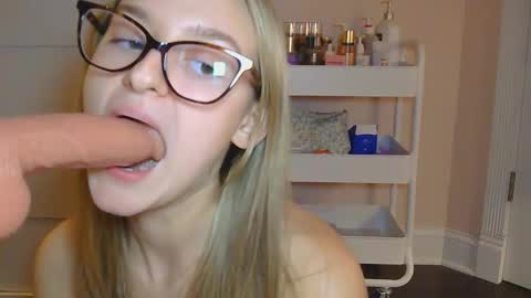 Snapshot of theyalllikecarmen chatting on 1, 12, 2025 Carmen online show from 1, 12, 2025