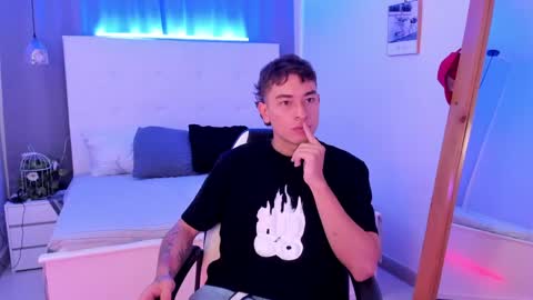 Snapshot of thiago_2003_ chatting on 16, 4, 2026 Thiago online show from 16, 4, 2026