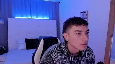 Snapshot of thiago_2003_ chatting on 18, 4, 2026 Thiago online show from 18, 4, 2026