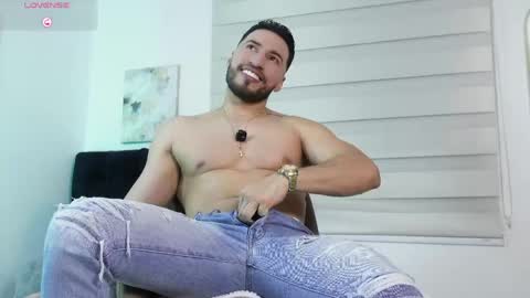 Snapshot of thiago_hill chatting on 6, 4, 2026 Thiago online show from 6, 4, 2026