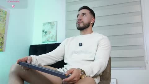 Snapshot of thiago_hill chatting on 24, 4, 2026 Thiago online show from 24, 4, 2026