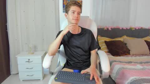 Snapshot of thiago_james69 chatting on 22, 11, 2025 Manuel online show from 22, 11, 2025