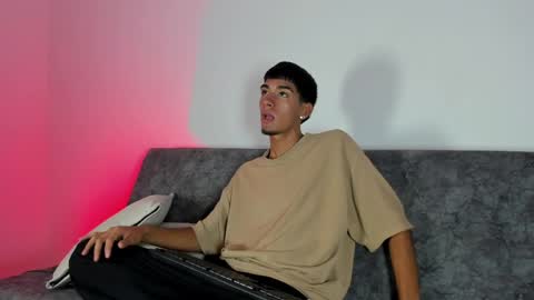 Thiago online show from 6, 4, 2026