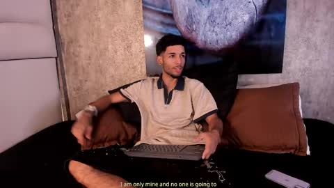 Snapshot of thiagoferreti_ chatting on 2, 5, 2026 ThiagoFerreti online show from 2, 5, 2026