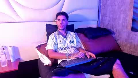Snapshot of thiagoferreti_ chatting on 4, 5, 2026 ThiagoFerreti online show from 4, 5, 2026