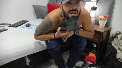 Snapshot of thiagomez17 chatting on 6, 3, 2026 Thia Gomez online show from 6, 3, 2026