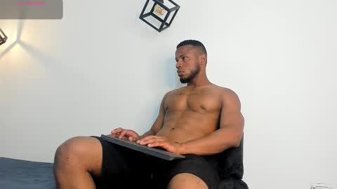 Snapshot of thiagosantos_ chatting on 21, 9, 2025 Thiago Instagram   online show from 21, 9, 2025