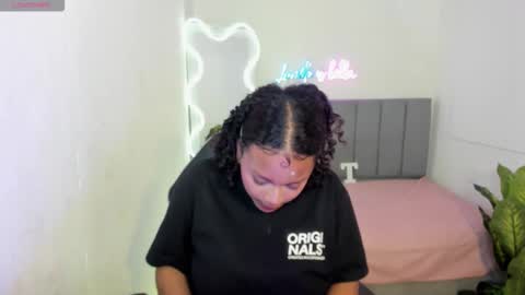 Snapshot of thiana_tay chatting on 3, 11, 2025 thiana online show from 3, 11, 2025