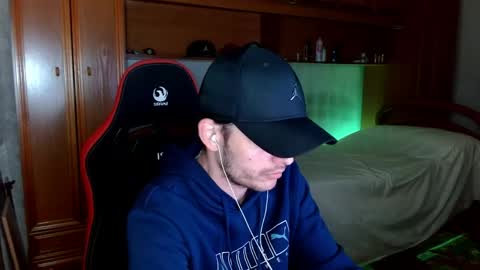 Snapshot of thick_and_big_cock chatting on 24, 4, 2026 Latino 8.5 inches online show from 24, 4, 2026