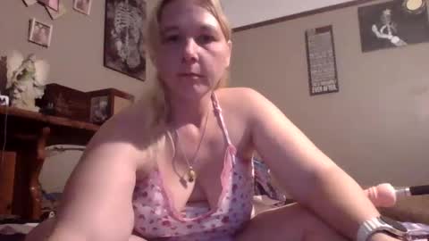 thickblonde_92 online show from 5, 10, 2025