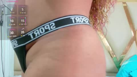 Snapshot of thickeebonyy chatting on 16, 10, 2025 thickeebonyy online show from 16, 10, 2025