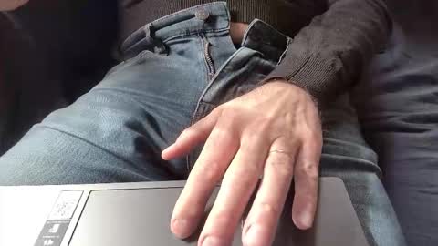 Snapshot of thickrum chatting on 11, 3, 2026 Thickru online show from 11, 3, 2026