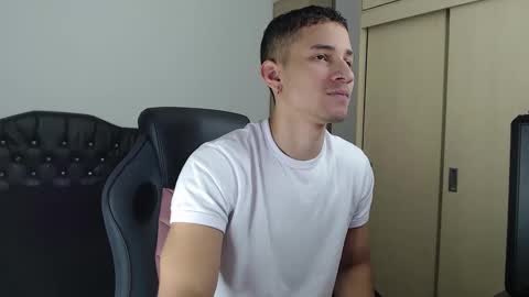 thin_tommy11 online show from 25, 2, 2025