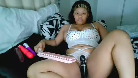 Snapshot of thiquekitten chatting on 13, 4, 2026 thiquekitten online show from 13, 4, 2026