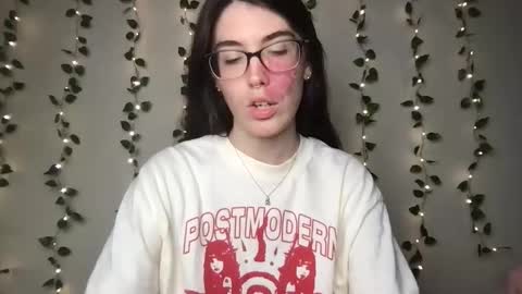 Snapshot of thistlefernsby chatting on 9, 11, 2025 thistlefernsby online show from 9, 11, 2025