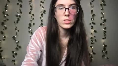 Snapshot of thistlefernsby chatting on 11, 11, 2025 thistlefernsby online show from 11, 11, 2025