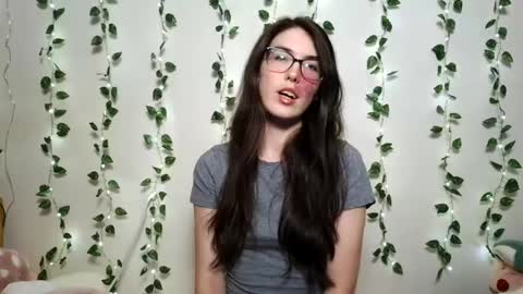 Snapshot of thistlefernsby chatting on 7, 8, 2026 thistlefernsby online show from 7, 8, 2026