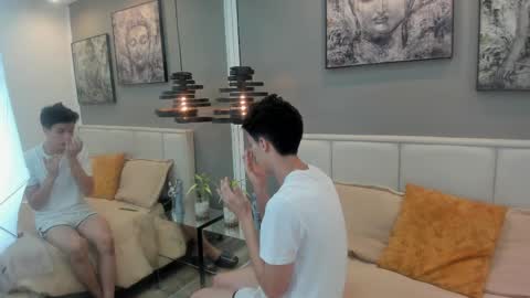 Snapshot of thom_ames chatting on 7, 4, 2026 Thom online show from 7, 4, 2026