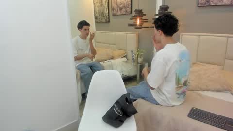 Snapshot of thom_ames chatting on 3, 6, 2026 Thom online show from 3, 6, 2026