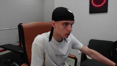 Snapshot of thomas_brons chatting on 1, 7, 2026 THOMAS BRONS online show from 1, 7, 2026