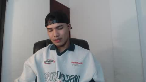 Snapshot of thomas_latin_boy chatting on 12, 12, 2024 Thomas online show from 12, 12, 2024