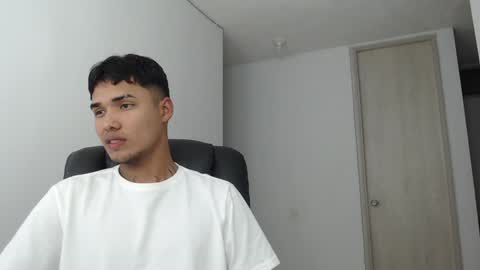 Snapshot of thomas_latin_boy chatting on 15, 1, 2025 Thomas online show from 15, 1, 2025