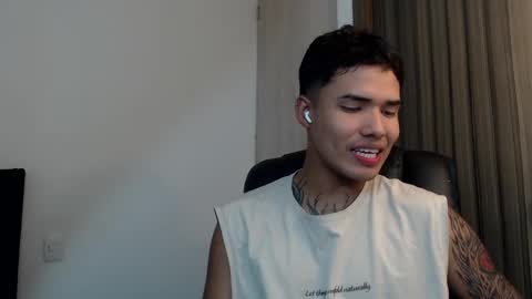 Snapshot of thomas_latin_boy chatting on 28, 1, 2025 Thomas online show from 28, 1, 2025