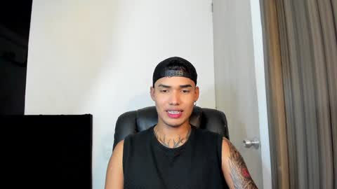 Snapshot of thomas_latin_boy chatting on 1, 2, 2025 Thomas online show from 1, 2, 2025