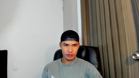 Snapshot of thomas_latin_boy chatting on 10, 2, 2025 Thomas online show from 10, 2, 2025