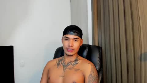 Snapshot of thomas_latin_boy chatting on 10, 2, 2025 Thomas online show from 10, 2, 2025