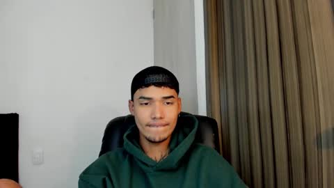 Snapshot of thomas_latin_boy chatting on 14, 2, 2025 Thomas online show from 14, 2, 2025