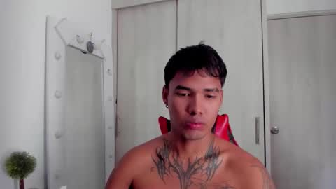 Snapshot of thomas_latin_boy chatting on 5, 2, 2026 Thomas online show from 5, 2, 2026