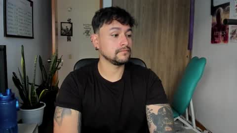 Snapshot of thomas_rol chatting on 2, 12, 2025 Thomas online show from 2, 12, 2025