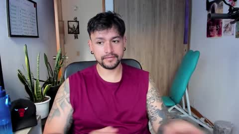 Snapshot of thomas_rol chatting on 3, 12, 2025 Thomas online show from 3, 12, 2025