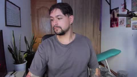 Snapshot of thomas_rol chatting on 13, 12, 2025 Thomas online show from 13, 12, 2025