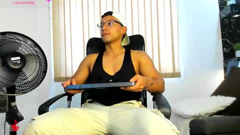 Snapshot of thomas_scot1 chatting on 25, 11, 2025 T H O M A S online show from 25, 11, 2025