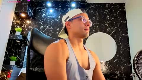 Snapshot of thomas_scot1 chatting on 28, 11, 2025 T H O M A S online show from 28, 11, 2025