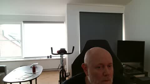 thomash32 online show from 22, 10, 2025