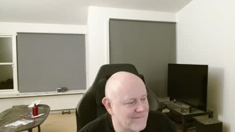 thomash32 online show from 31, 10, 2025