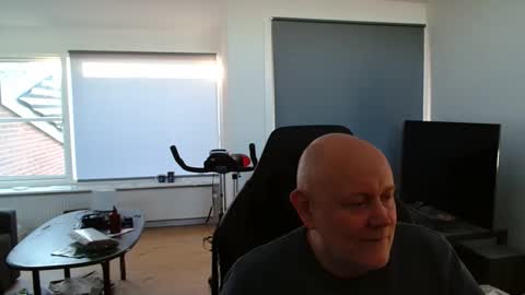 thomash32 online show from 21, 11, 2025