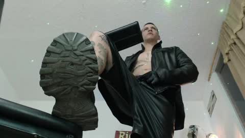 Snapshot of thomasjons chatting on 10, 4, 2026 thomasjons online show from 10, 4, 2026