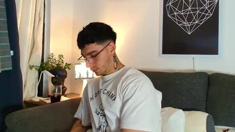 Snapshot of thomylov chatting on 21, 3, 2026 thomylov online show from 21, 3, 2026