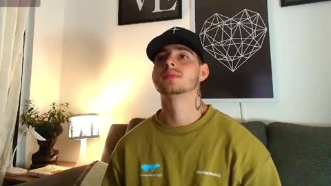 Snapshot of thomylov chatting on 28, 3, 2026 thomylov online show from 28, 3, 2026