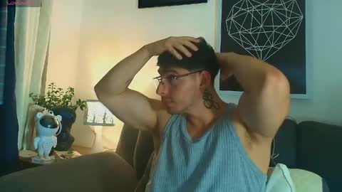 Snapshot of thomylov chatting on 17, 4, 2026 thomylov online show from 17, 4, 2026