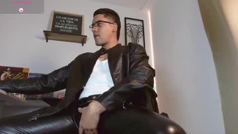 Snapshot of thonydupont chatting on 8, 11, 2025 thonydupont online show from 8, 11, 2025